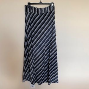 ROZ &ALI Maxi skirt sz L